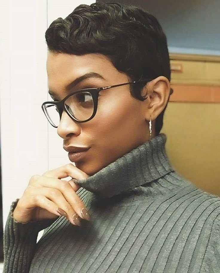 This girl is always killin' it. Her pics always make me wanna cut my hair off. Pixie Black Women, Feathered Layers, Short Relaxed Hairstyles, Modern Short Hairstyles, Cut Life, Perfect Hairstyle, Short Hair Pixie Cuts, Short Sassy Hair, Pixie Hair