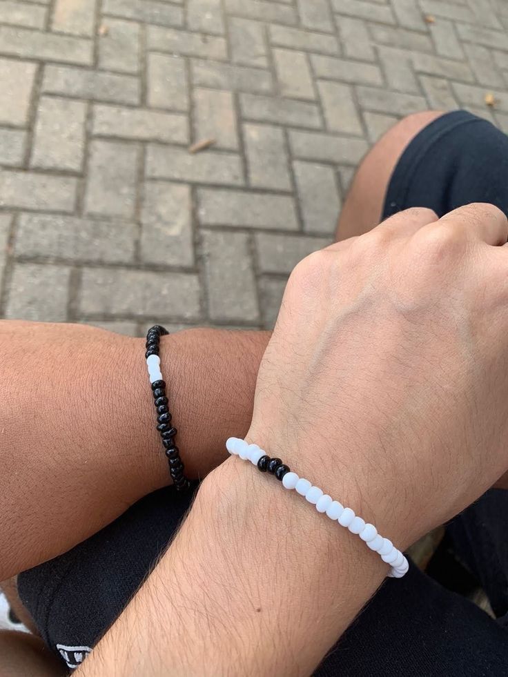 Bracelets To Give To Boyfriend, Bracelets For Your Boyfriend, Matching Bracelets For Couples Diy Beads, Bracelets To Make For Your Boyfriend, Bracelet Ideas For Boyfriend, Bracelet For Boyfriend, قلادات متدلية, Matching Couple Bracelets, Homemade Bracelets