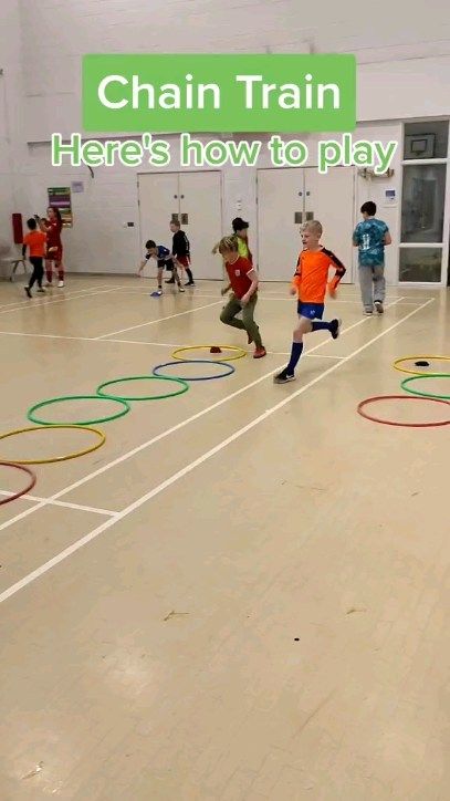 there are many children playing in the gym with hoop rings on the floor and words that read chain train here's how to play