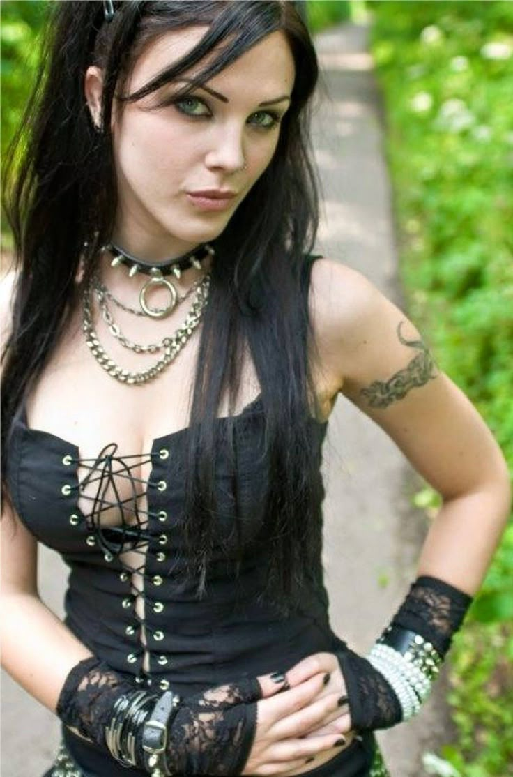 Kitty Gothic Models, Goth Women, Goth Beauty, Punk Girl, Metal Girl, Gothic Beauty, Gothic Girls, Alternative Girls, Gothic Outfits