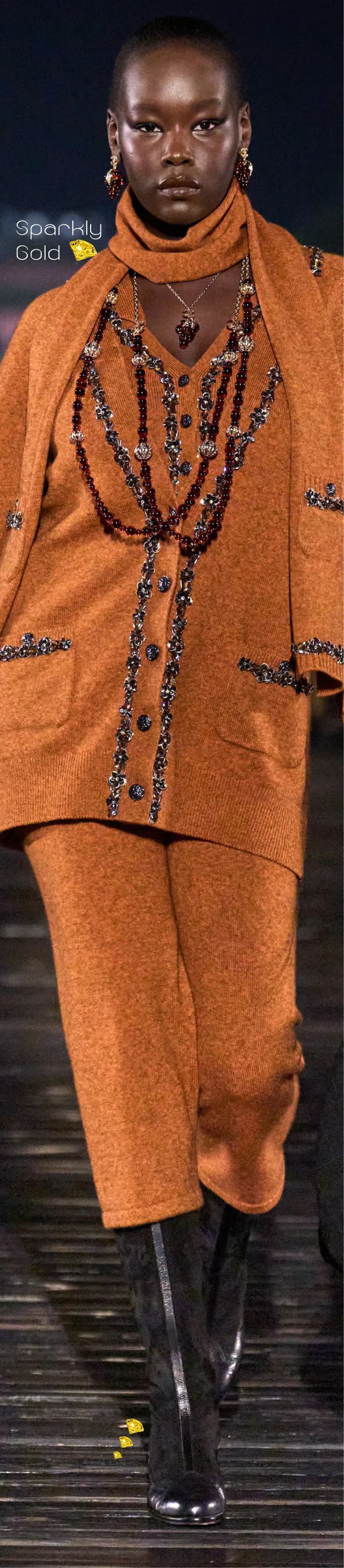 #Chanel #PreFall2025 #Collection2025 #Runway #SparklyGold #HauteCouture #Fashion Fashion 2025, Pre Fall Fashion, Chanel Style, Chanel Brand, Chanel Fashion, French Design, Pre Fall, Coco Chanel, Fall Fashion