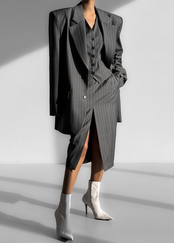 Fashion Week Dresses, The Frankie Shop, Suiting Fabric, Fall Dress Outfit, Outfit Inspo Casual, Frankie Shop, Woman Suit Fashion, Blazer Set, Fashion Mistakes