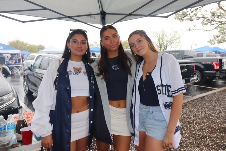 Penn State Football Outfit, Darty Szn Outfits College, Darty Szn Outfits, Darty Outfits, College Tailgate Outfit, College Tailgate, College Gameday Outfits, College Tailgating, Homecoming Outfit