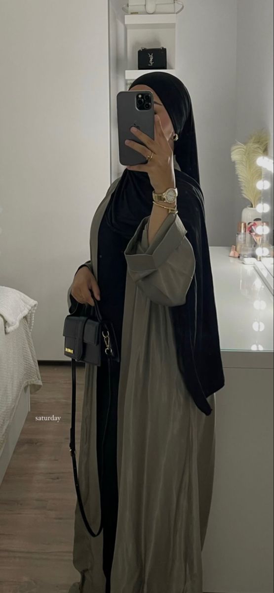 ig: rannyaba Modest Outfits Muslim, Outfits Muslim, Muslim Outfit, Abaya Outfit, Abaya Design, Estilo Hijab, Hijabi Fits, Stile Hijab, Hijabi Outfit