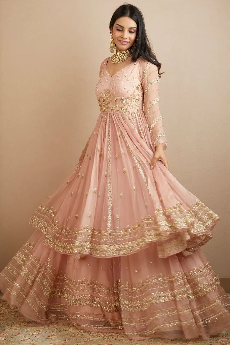 Trendy Outfits Indian, Indian Bride Outfits, Latest Bridal Dresses, Traditional Indian Dress, Desi Fashion Casual, Pakistani Fancy Dresses, Beautiful Pakistani Dresses, Indian Dresses Traditional, Fancy Dresses Long