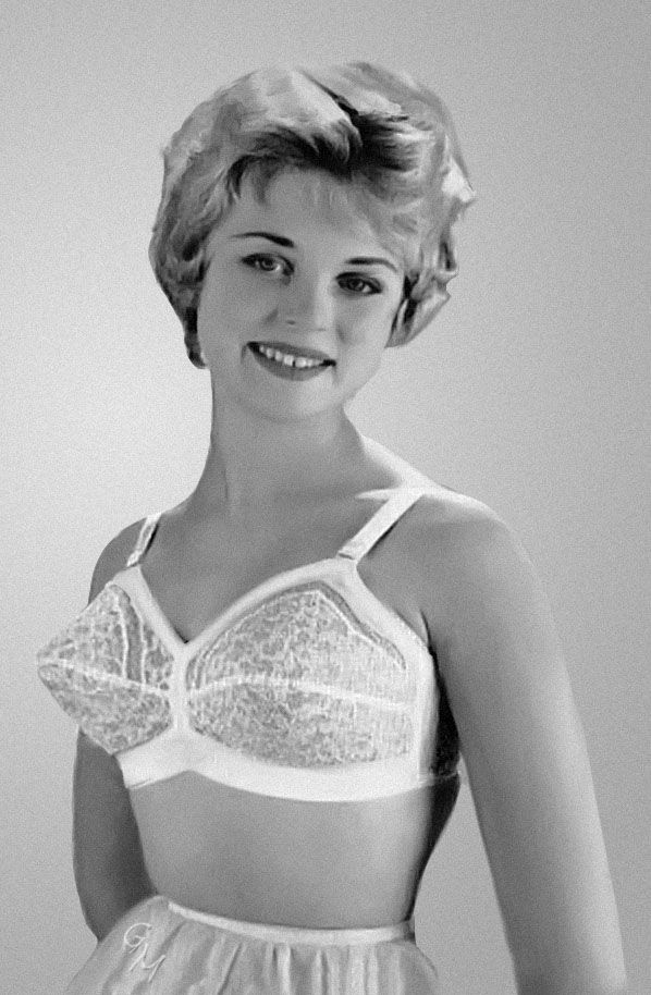 Uplifting, I'd say Vintage Girdle, Vintage Bra, Corsets Vintage, Bullet Bra, Classic Lingerie, Pretty Bras, Retro Lingerie, Retro Images, White Bras