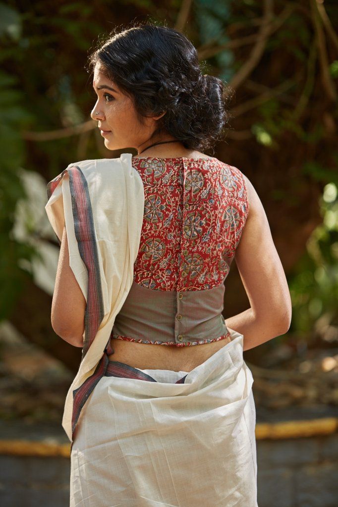 A take on the classic shirt blouse, kalamkari yoke on a green bodice and a button down back. THE KAITHARI PROJECT Handwoven, designed and tailored in Ker... Kalamkari Blouse Designs, डिजाइनर कपड़े, Kalamkari Blouse, Cotton Saree Blouse Designs, Cotton Blouse Design, Cotton Saree Blouse, Saree Blouse Neck Designs, Sari Blouse Designs, Indian Saree Blouses Designs