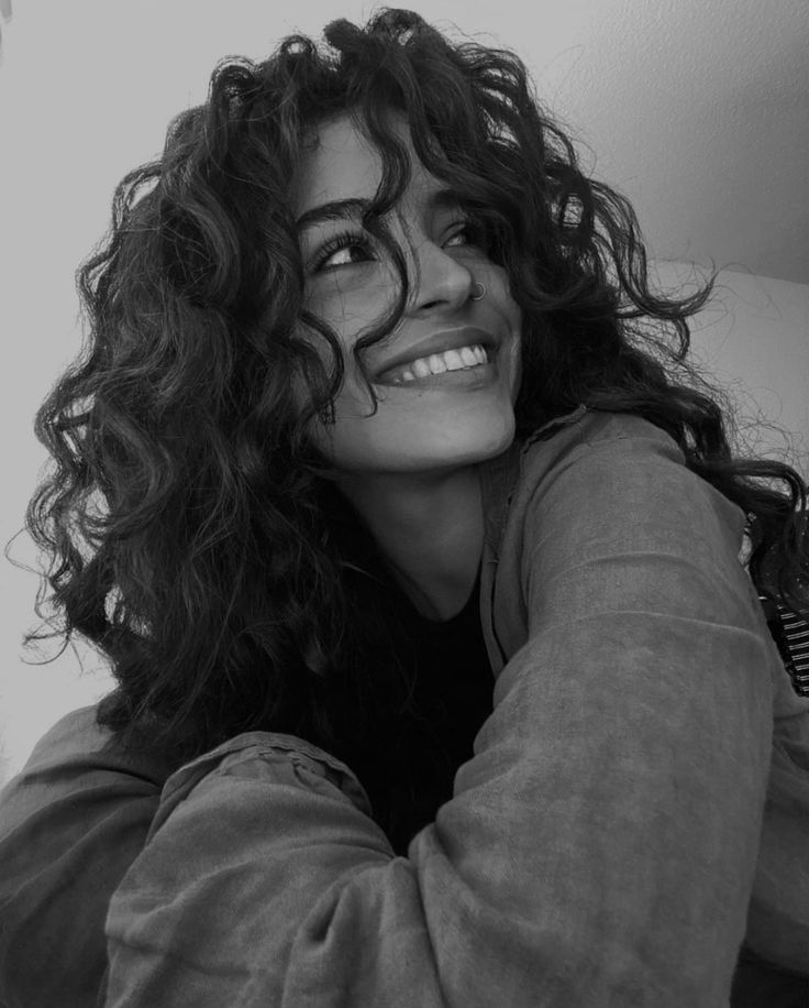 Photographie Portrait Inspiration, Curly Hair Inspiration, Foto Poses, Curly Hair Cuts, Curly Girl, Wavy Hair, Loki, Hair Goals, New Hair