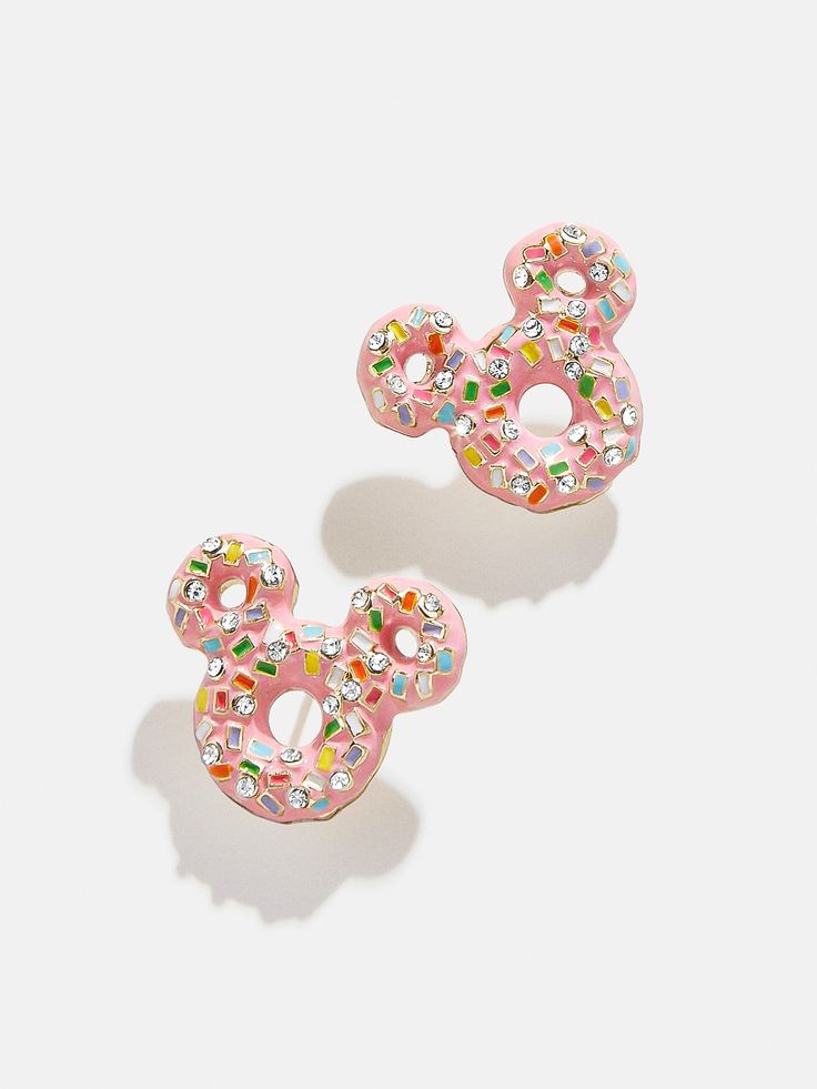 Sweetness is baked into your style with the Mickey Mouse Disney Doughnut Stud Earrings. Crafted with pastel enamel and mixed multicolored sprinkles, these earrings resemble Mickey Mouse in the shape of a strawberry glazed doughnut. Not too big but not too small, these studs are the perfect topping to any Disney lover's look. This is an officially licensed Disney product. Disney Princess Earrings, Disney Evil Queen, Disney Keychain, Donuts Earrings, Strawberry Glaze, Disney Earrings, Minnie Mouse Earrings, Snow White Disney, Princess Earrings