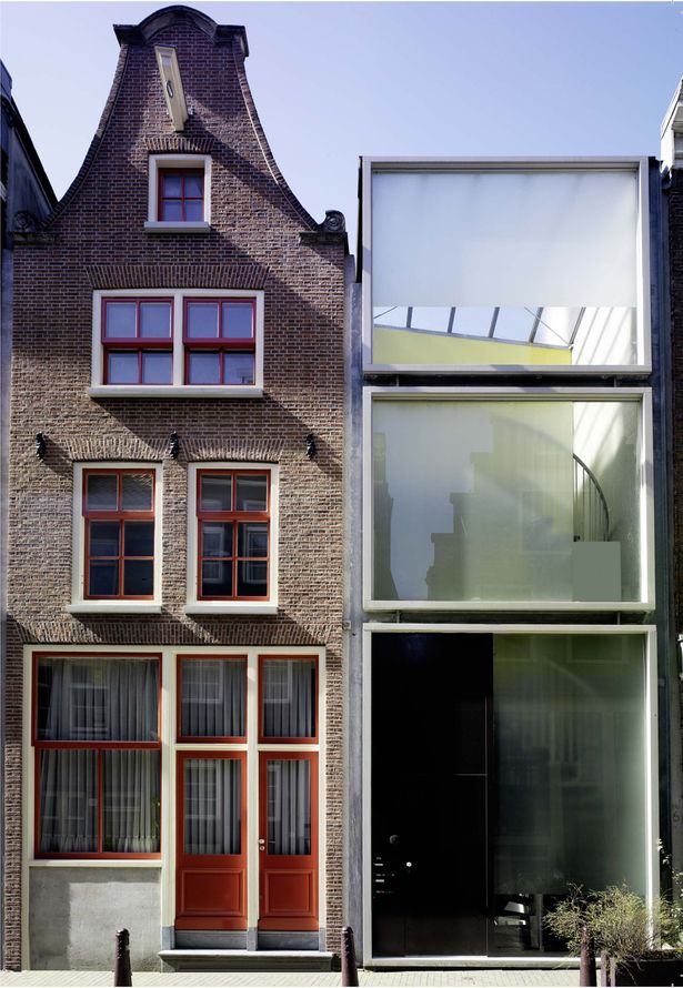 Haarlemmerbuurt House, Amsterdam - Claus en Kaan Architecten Narrow House, Doors And Windows, Architecture Exterior, Facade Architecture, Facade Design, Dutch Design, Kazan, Facades, Residential Architecture