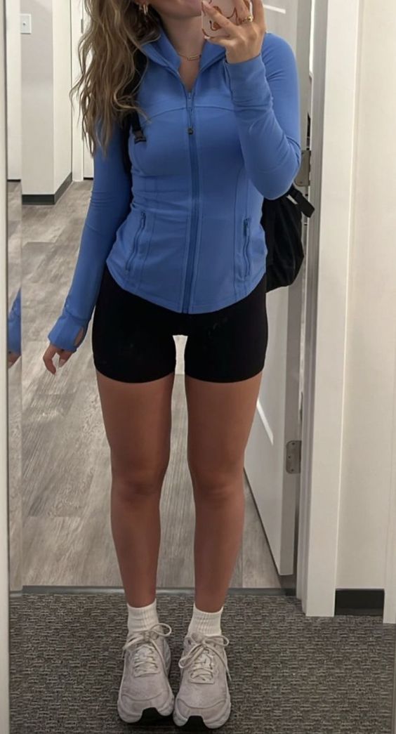 Cute Summer Running Outfits, Gym Shorts Outfit Casual, Athletic Top Outfit, Lululemon Outfit Running, Going On A Run Outfit, Rainy Running Outfit, Athletic Fits Aesthetic, Running Fits Winter, Colorful Athletic Outfits