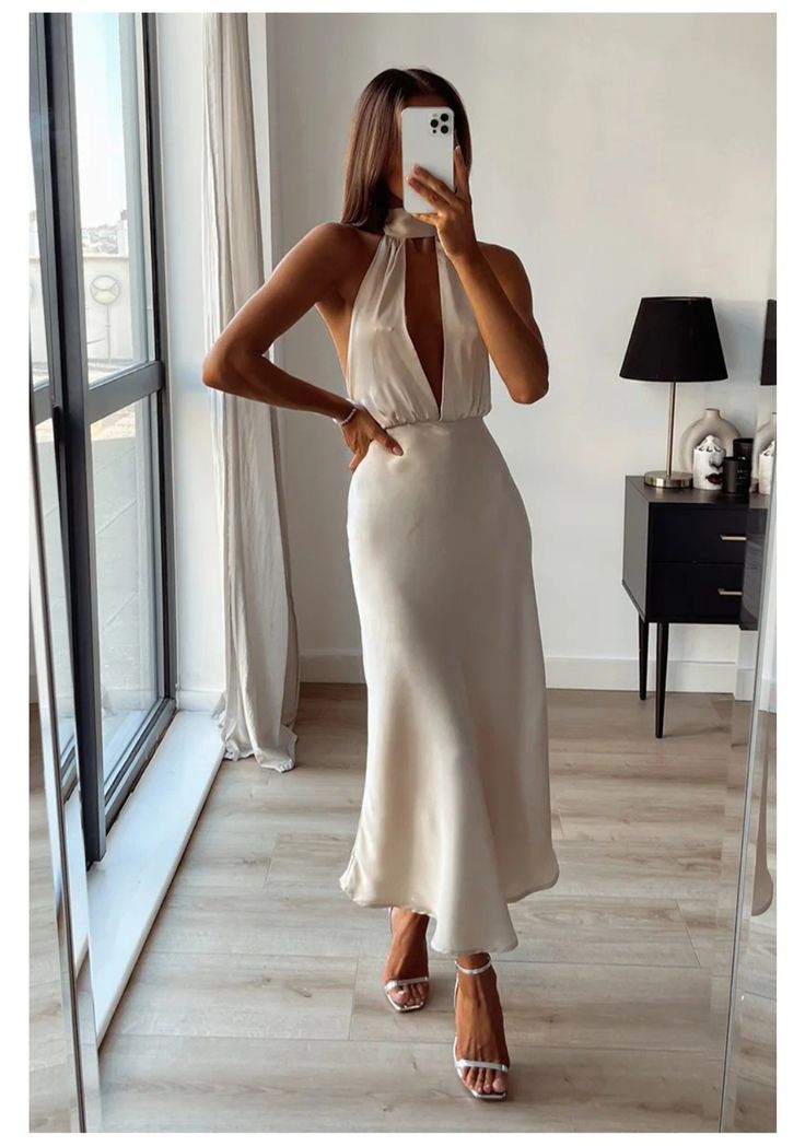 White Wedding Dresses Midi, Yasmin Devonport Outfits, Cream Wedding Guest Dress, Cocktail Dinner Dress, Posh Outfits Classy Chic, Abroad Wedding Guest Outfit, Bridal Midi Dress, White Bridal Outfits, Old Money Wedding Guest Dress