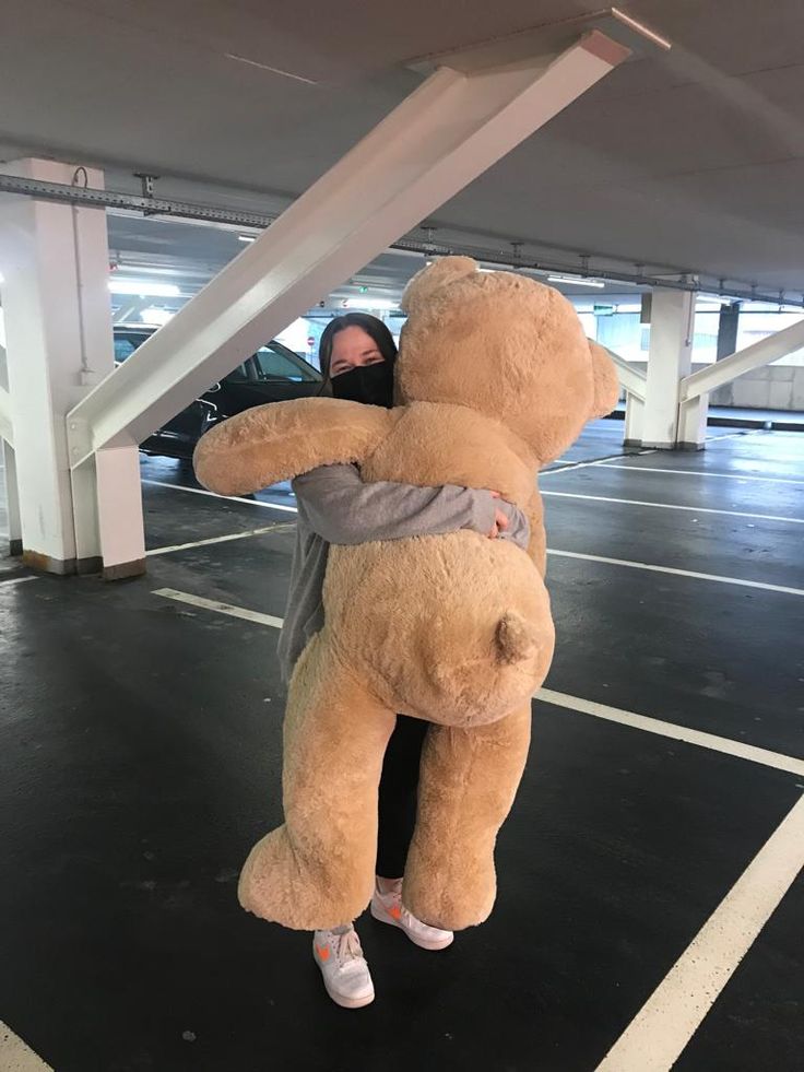 teddy bear hug aesthetic parking garage Big Tady Bear, Life Size Bear, Big Bear Plush, Huge Stuffed Animals, Big Stuffed Bear, Teddy Bear Bedroom, Life Size Teddy Bear, Massive Teddy Bear, Hugging Teddy Bear