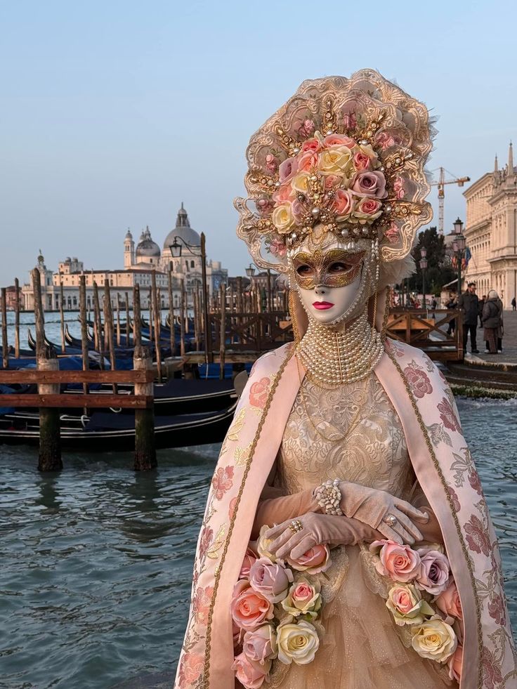 Venice Italy Masquerade, Venetian Clothing, Venice Carnival Aesthetic, Venetian Outfit, Venice Mask Carnival, Venice Carnaval, Carnivale Costume, Venice Masquerade, Masquerade Aesthetic