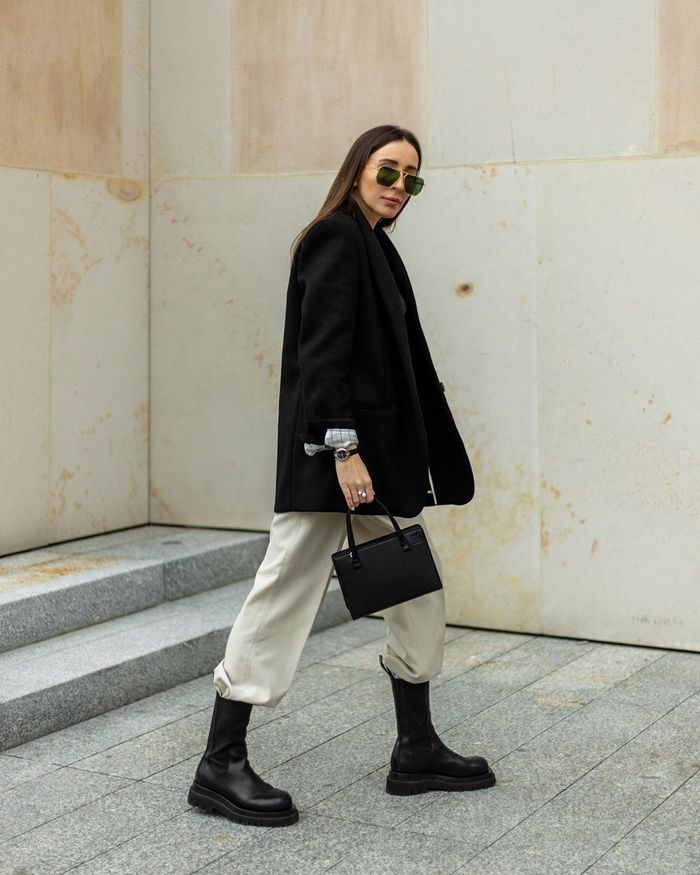 Chunky Boots Outfit, Chelsea Boots Outfits, Mode Dope, Chelsea Boots Outfit, Winter Boots Outfits, Black Boots Outfit, Outfit Chic, Trending Boots, Looks Street Style