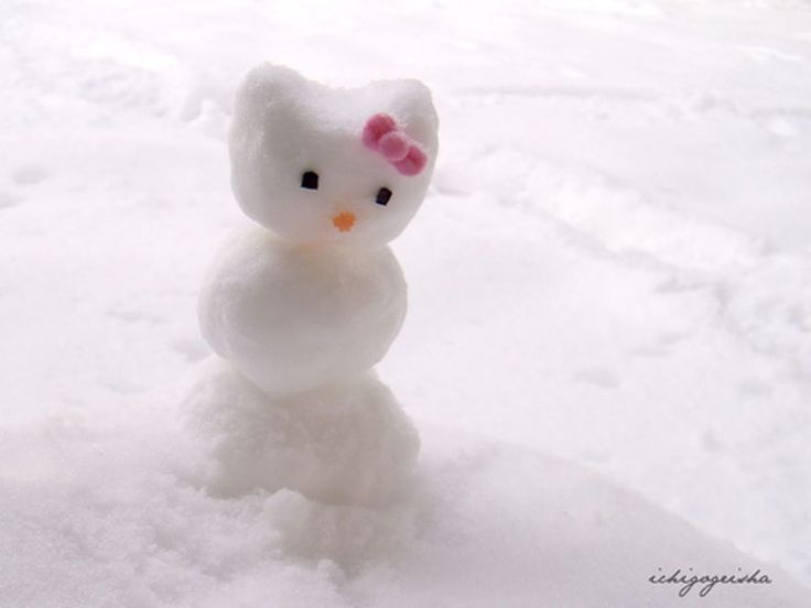 a hello kitty snowman in the snow