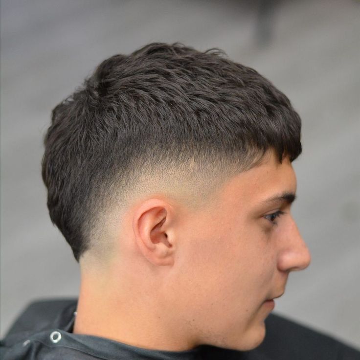 Tali Leher Lelaki, Haircuts For Men 2022, Men Short Hair Fade, Hair Types Men, Best Short Haircuts For Men, Taper Fade Short Hair, 2022 Hairstyles, Mid Fade Haircut, Men Fade Haircut Short