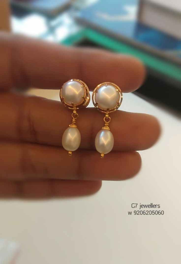 Pearls Ear Rings Gold, Jhumka Designs Gold Pearl Earrings, Pearl Earrings Designs Gold, Pearl Small Earing, Pearl Gold Earrings Indian, Gold Pearl Jewelry Design, Small Pearls Indian Jewellery, Pearl Earing Designs, Gold Pearl Earrings Designs