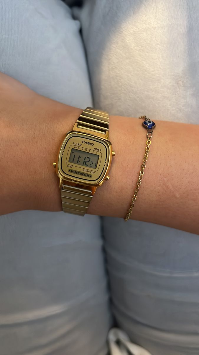 Casio Gold Watch, Trendy Watches Women Fashion, Casio Watch Women, Casio Vintage Watch, Watch Aesthetic, Classic Watch Women, Pretty Watches, Trendy Watches, Pretty Jewelry Necklaces