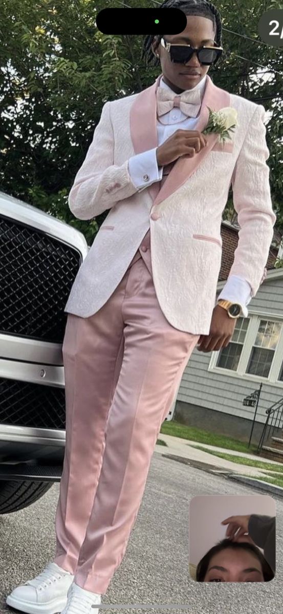 White And Pink Groomsmen Suits, Light Pink Prom Suit, Pink And Black Suit For Men, Pink Prom Tuxedo, Gold Prom Tux, Pink And White Tuxedo, Pink Prom Suits For Men, Chambelanes Suits, Custom Prom Suits