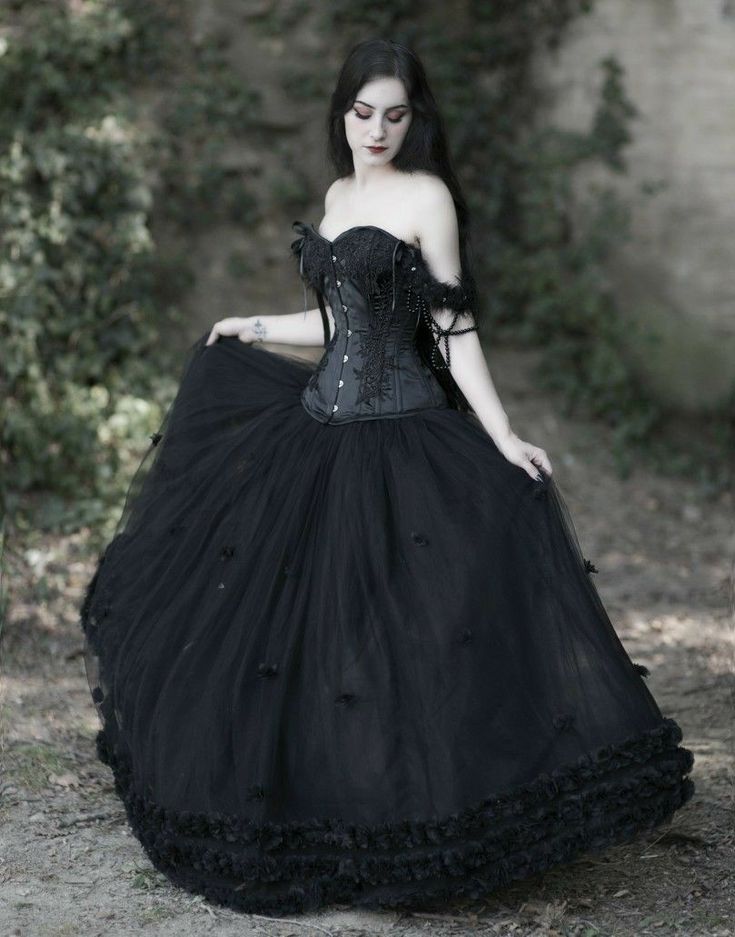 Goth Prom Dress, Goth Wedding Dresses, Gothic Prom Dress, Goth Prom, Black Wedding Gowns, Gothic Mode, Fall Fashion Skirts, Prom Ball Gown, Gowns Prom