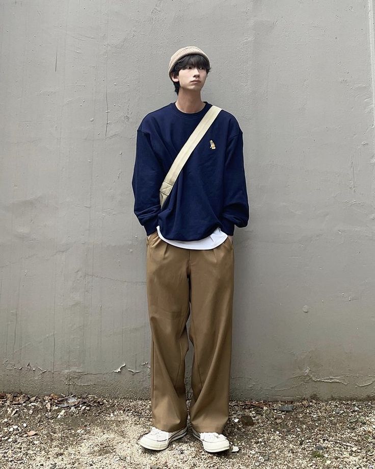 Casual Sweatshirt Outfit Men, Japanese Mens Fashion Winter, Japanese Fall Fashion Men, Uniqlo Fashion Men, Japanese Winter Outfits Men, Japanese Man Outfit, Japanese Boy Outfit, Japanese Outfits Street Style Men, Mens Fashion Japan