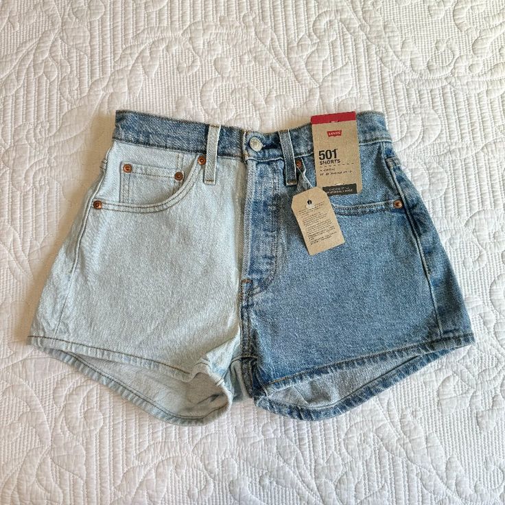 New Levi's Two-Tone Denim Shorts! Brand New, Never Worn, With The Tags Still On. These Are A Two-Tone, Light And Medium Wash Denim, 10.5" High Waisted Shorts With 5 Button Closure. Standard Pockets And Belt Loops. The Perfect Staple Short For The Summertime! Labeled A Size 24, Fits True To Size, Would Best Fit A Xx/Xs. -High Rise -Hidden Button Fly -Fitted Through The Hip And Thigh -2 1/2" Shortie Short (Inseam) Measurements In Inches, Taken Item Lying Flat: Length - 11"-14" Inseam - 2.7" Waist Aesthetic Jean Shorts, Jean Jacket Design, Two Tone Jeans, Colored Denim Shorts, Fashion Fairytale, Lainey Wilson, Casual Country Outfits, Jean Short Outfits, Summer Cruise