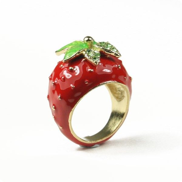 strawberry ring Strawberry Ring, Double Rings, Dope Jewelry, Strawberry Fields, Inspiring Images, Creative Images, Funky Jewelry, Dream Jewelry, Jewelry Inspo