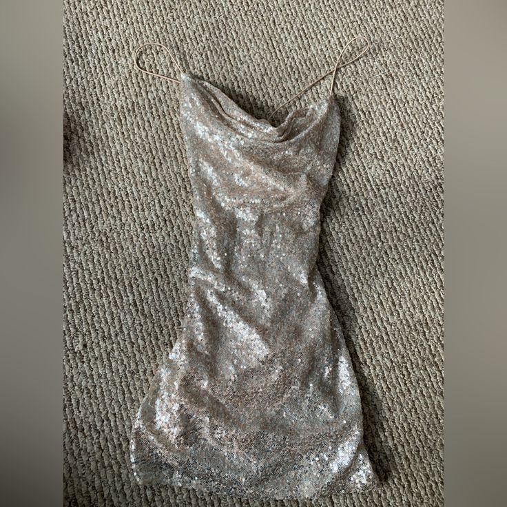 Sparkly Dress From Windsor. Never Worn Silver Sparkly Mini Dress, Silver Sparkle Dress, Short Sparkly Dresses, Diamond Birthday, Silver Dresses, Hoco Dresses Tight, Dance Stuff, Silver Shorts, Shiny Dresses