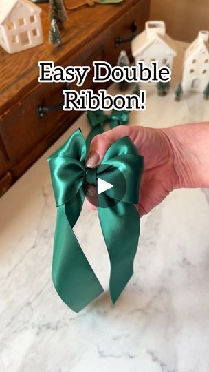 a person holding a green bow on top of a marble counter with the words easy double ribbon