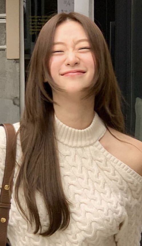 Haerin Hair, Brown Hair Without Bleach, Highlights Korean, Front Bangs Hairstyles, Korean Long Hair, Korean Hair Color, Hair Inspiration Long, Winter Hair Color, Hair Inspo Color