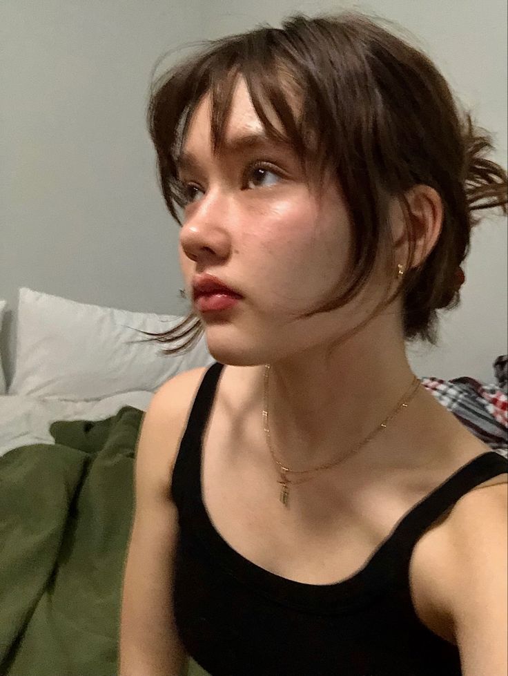 Loose Claw Clip Hairstyles, Aesthetic Short Hair With Bangs, Tied Up Hairstyles, Short Hair Ponytail, Short Ponytail, Claw Clip Hair, Nice Hair, Clip Hairstyles, Loose Ends