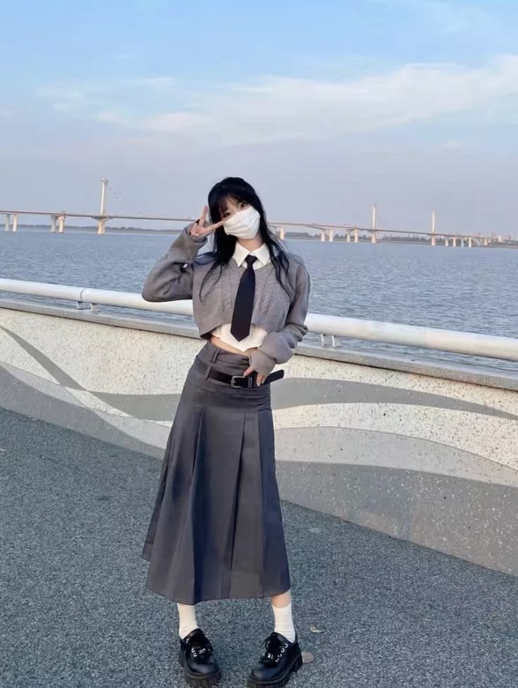 Long Skirt Asian Style, Miu Miu Long Skirt, Asian Long Skirt Outfits, Japanese Street Style 2023, Maxi Grey Skirt Outfit, Japanese Skirt Outfits Long, Acubi Long Skirt Outfit, Long Skirt Japanese Style, How To Style Grey Skirt