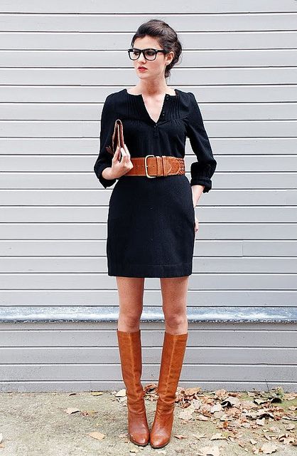 I might already have all these components in my closet... Edgy Work Outfits, Mode Retro, Mode Tips, Boots Boots, Brown Belt, Wide Belt, Brown Dress, Dress Outfit, Mode Inspiration