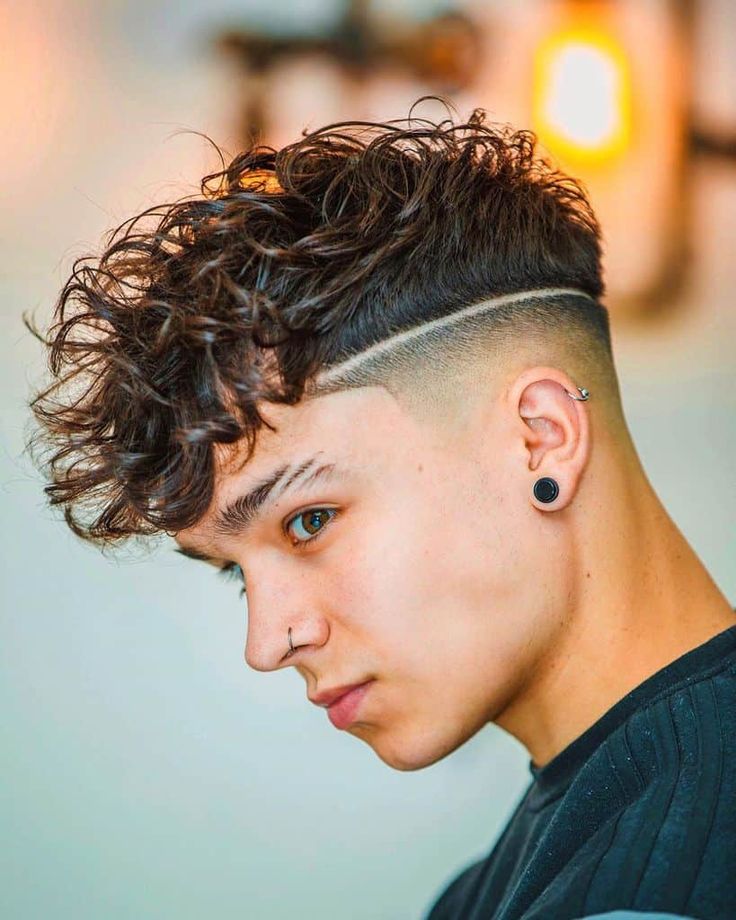 Men's Curly Hairstyles, Trendy We Fryzurach, Curly Hair Fade, Low Fade Haircut, Men Haircut Curly Hair, Taper Fade Haircut, Faded Hair, Mens Haircuts Fade, Corte De Cabelo Masculino