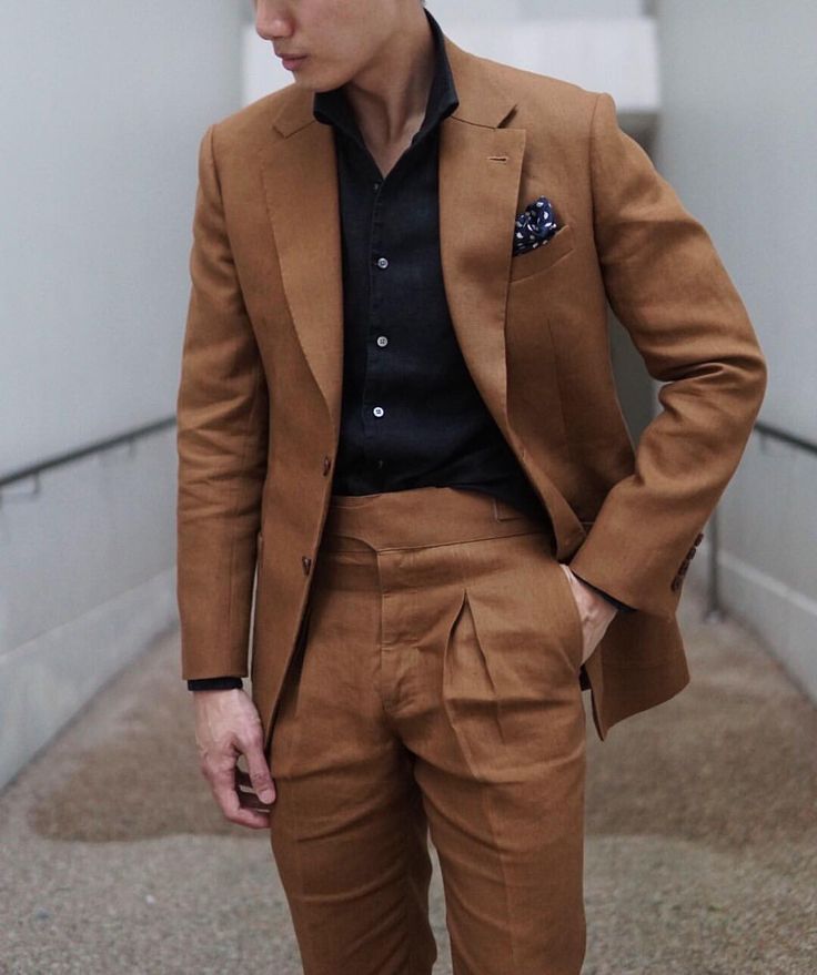 Men Brown Suit, Black Suit Brown Shoes, Suit Outfit Men, Brown Suit Wedding, Light Brown Suit, Outfit Semiformal, Vintage Brown Suit, Casual Wedding Suit, Brown Suits For Men