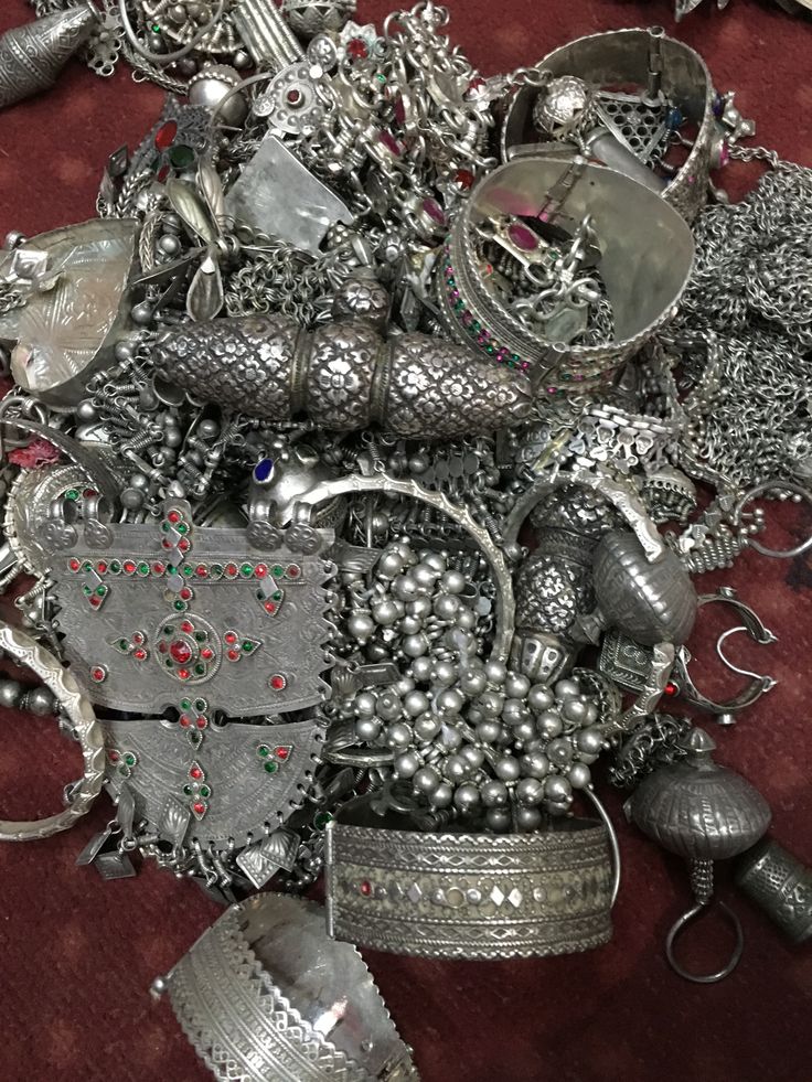 Old silver jewellery Old Silver Jewellery, Cultural Jewelry, Somali Culture, Dino Morea, Funky Jewellery, South Asian Art, Jewelry Tattoo, European Culture, Silver Bullet