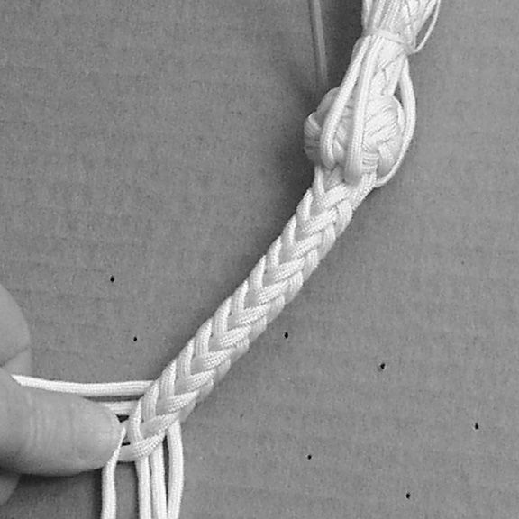 The Square Braid or Steamgasket Braid Square Braid, Horse Hair Braiding, Paracord Projects Diy, Paracord Braids, Horse Hair Bracelet, Horse Hair Jewelry, Decorative Knots, Paracord Knots, Diy Bracelets Tutorials