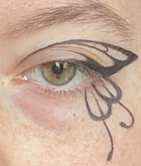 Black winged eyeliner that resembles a butterfly wing Makeup With Graphic Eyeliner, Butterfly Wings Eyeliner, Butterfly Liner Makeup, Graphic Eye Makeup Looks, White Butterfly Eyeliner, Butterfly Eyeliner Hooded Eyes, Easy Butterfly Eyeliner, Butterfly Wing Makeup, Butterfly Graphic Liner