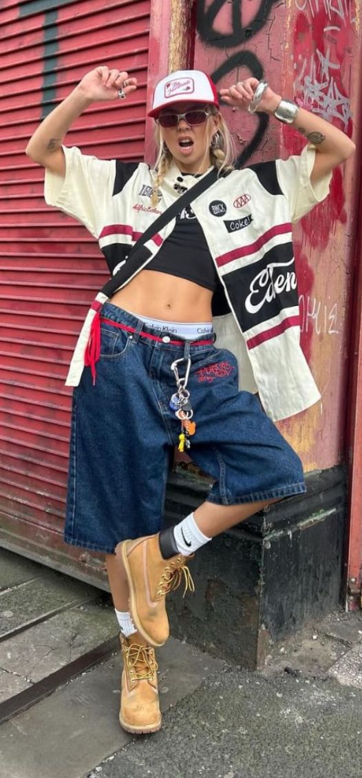 Hip Hop Fashion Aesthetic, Hip Hop Fashion 2000s, Baseball Jersey Outfit Streetwear, Old School Hip Hop Fashion, Summer Outfits With Button Up Shirt, Festival Outfits Tomboy, Outfit Detail Pics, Outfit Inspo Amusement Park, 2000s Hiphop Outfit