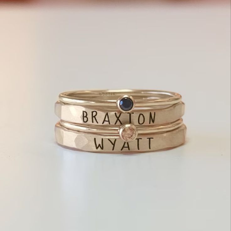 Family Ring Designs, Rings With Names, Name Rings Personalized, Mama Ring, Rose Rings, Memorial Ring, Birthstone Rings, Family Rings, Engraved Ring