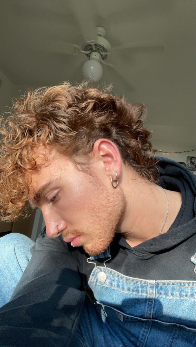 Curly Hair Cuts Men Medium Short, Light Mullet Men, Blond Mullet Men, Curly Hair Mens Cut, Loose Curls Men, Soft Mullet Curly Hair, Blonde Curly Hair Men, Short Curly Mullet Mens, Mullet Hairstyle Mens Curly