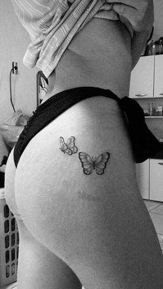 Butterfly Thigh Tattoo, Cute Thigh Tattoos, Girl Thigh Tattoos, Tato Minimal, Hip Thigh Tattoos, Hip Tattoos Women, Best Tattoos For Women, Pretty Tattoos For Women, Thigh Tattoos Women