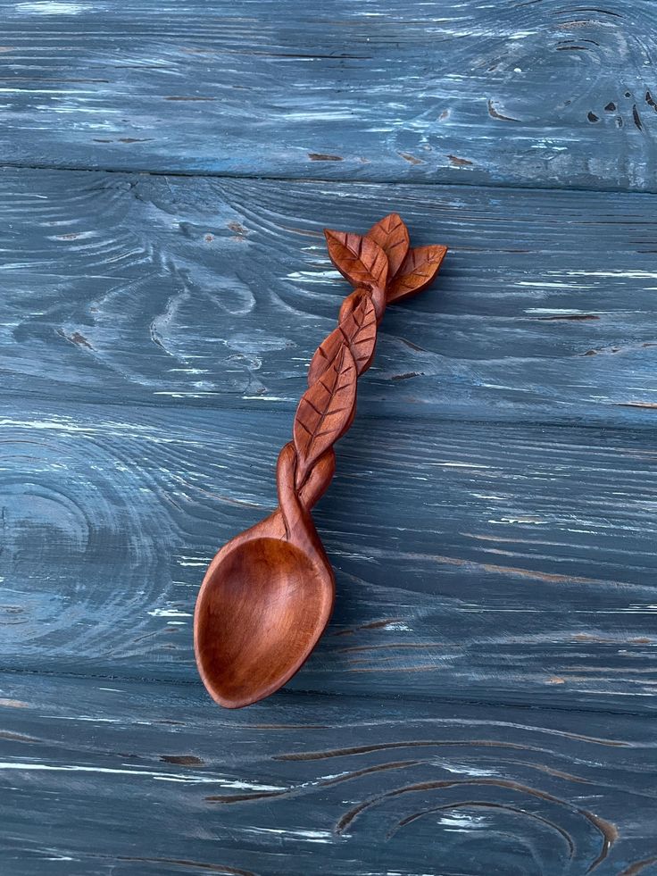 The spoon is made of natural solid wood using hand tools and my hands. Absolutely handmade. You can and should eat food with spoons. Wooden spoons do not oxidize food, do not let heat through and are simply pleasant to use. Our distant ancestors, being a space civilization, much more developed than us, used wooden spoons for food! For example, a metal spoon, when in contact with food containing vitamin C, destroys it in one second. With wooden spoons, there will be no such problems! They are con Space Civilization, Wood Carving Spoon, Kitchen Witch Wooden Spoon, Art Sculpture En Bois, Wooden Soup Spoon, Wooden Eating Spoons, Hand Carved Wooden Spoons, Woodcarving Long Handle Spoon, Simple Wood Carving