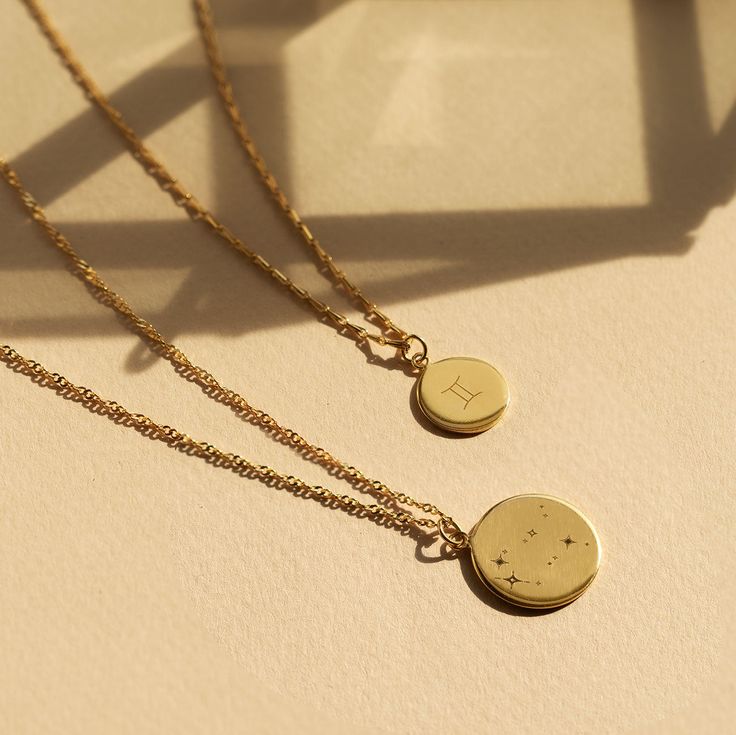 The perfect gift- This long pendant necklace features a classic round disc with a minimal Zodiac symbol. Available in all Zodiac signs, handmade in NYC. Pendant Diameter 12MM Zodiac engraving height 4mm Italian chain thickness 1.5mm Adjustable chain: 19-21in (48-53cm) When layered, chain length is: 19-25in (48-63cm) Learn more Gold Vermeil Spring clasp closure Hypoallergenic, lead and nickel free Handmade in NYC #391G Italian Chain, Layered Chain, All Zodiac Signs, Zodiac Symbols, Disc Pendant, Long Pendant Necklace, Disc Necklace, Long Pendant, Cable Chain