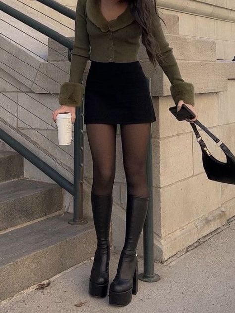 Black Tights Outfit, Black Skirt Outfits, Rock Outfit, Paris Mode, Looks Street Style, American Beauty, Mode Inspo, Looks Chic, Outfit Inspo Fall