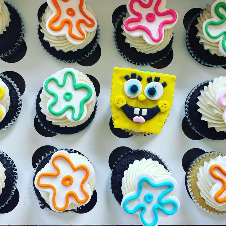 there are many cupcakes that have been decorated to look like spongebob