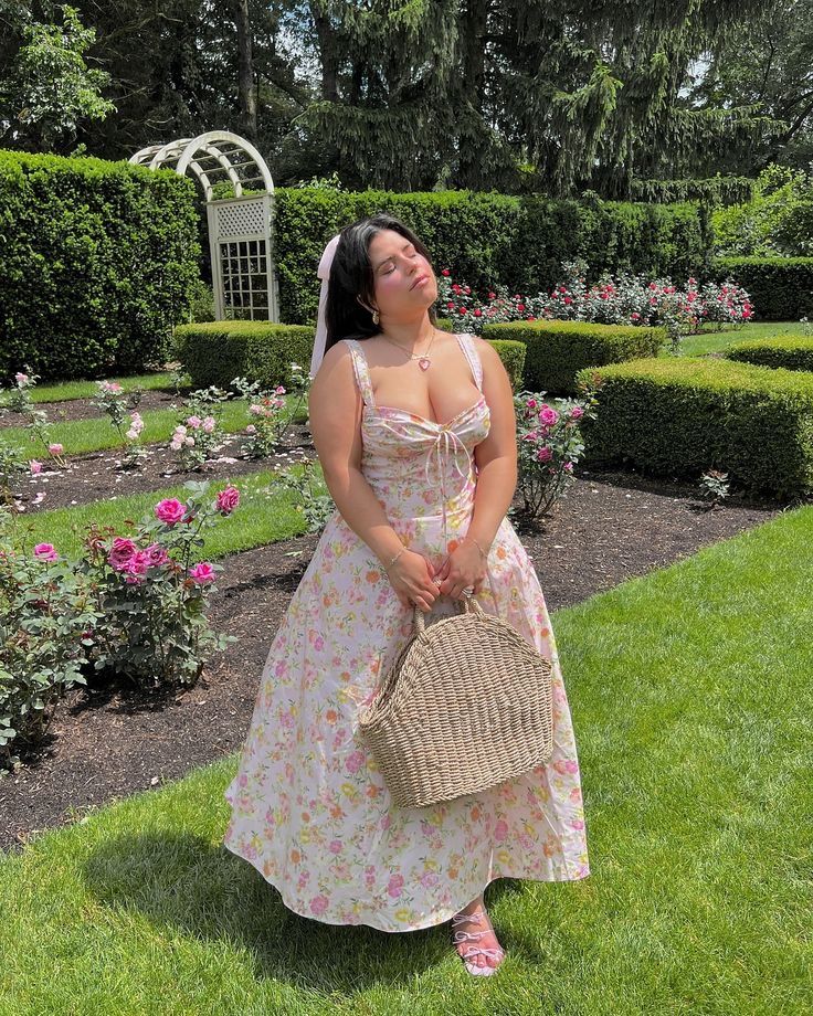 Plus Size Outfits For Birthday, Pretty Outfits For Birthday, Birthday Dresses Plus Size, Summer Dresses For Plus Size, Midsize Dresses, Plus Size Poses, Plus Size Women Outfits, Dress Midsize, Plus Size Aesthetic