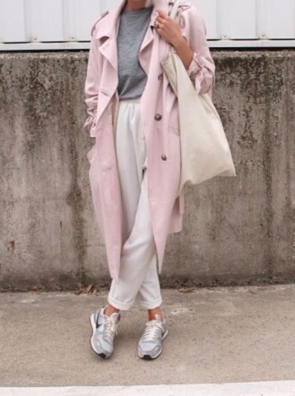 Colors Pink Coat Outfit, Light Pink Coat, Trenchcoat Outfit, Everyday Outfits Fall, Pink Trench Coat, Casual Work Wear, Quoi Porter, Sneaker Style, Pink Coat