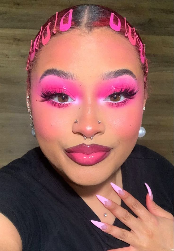 Colorful Makeup Black Women, Y2k Makeup Looks Black Women, Nicki Minaj Makeup Looks, Valentines Day Makeup Black Women, Makeup Looks Eyeshadow, Nicki Concert, Bad Aesthetic, Hair Lifestyle, Cute Eye Makeup